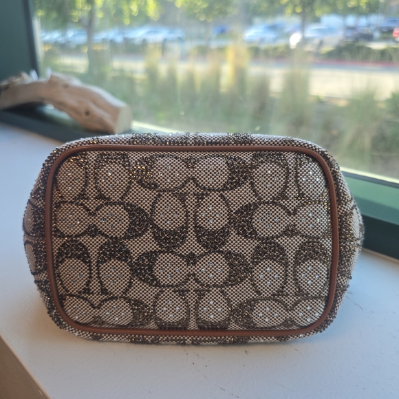 Coach Kisslock Frame Bag 16 In Crystal Signature Jacquard-NWOT - Picture 5 of 14